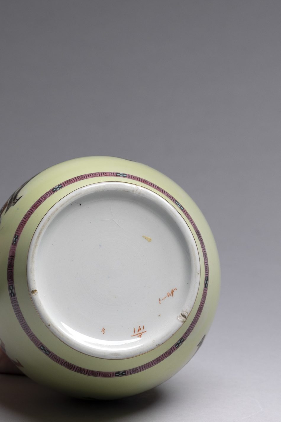 English Neoclassical Vase - Image 9