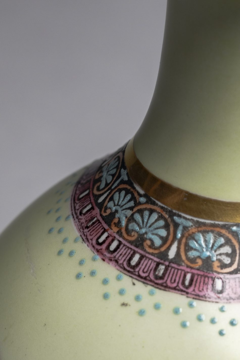 English Neoclassical Vase - Image 5
